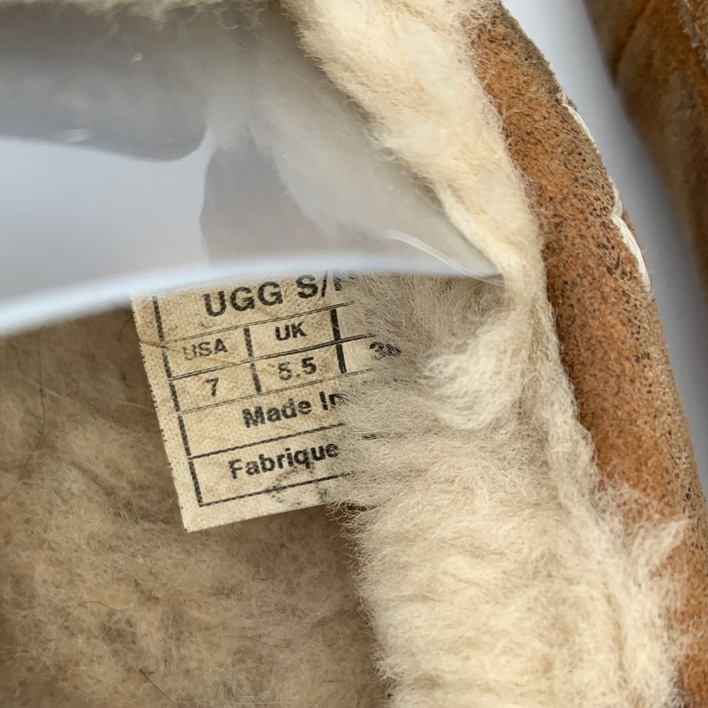 UGG Tan Suede Moccasin Slippers woman’s size 7 - Picture 9 of 13